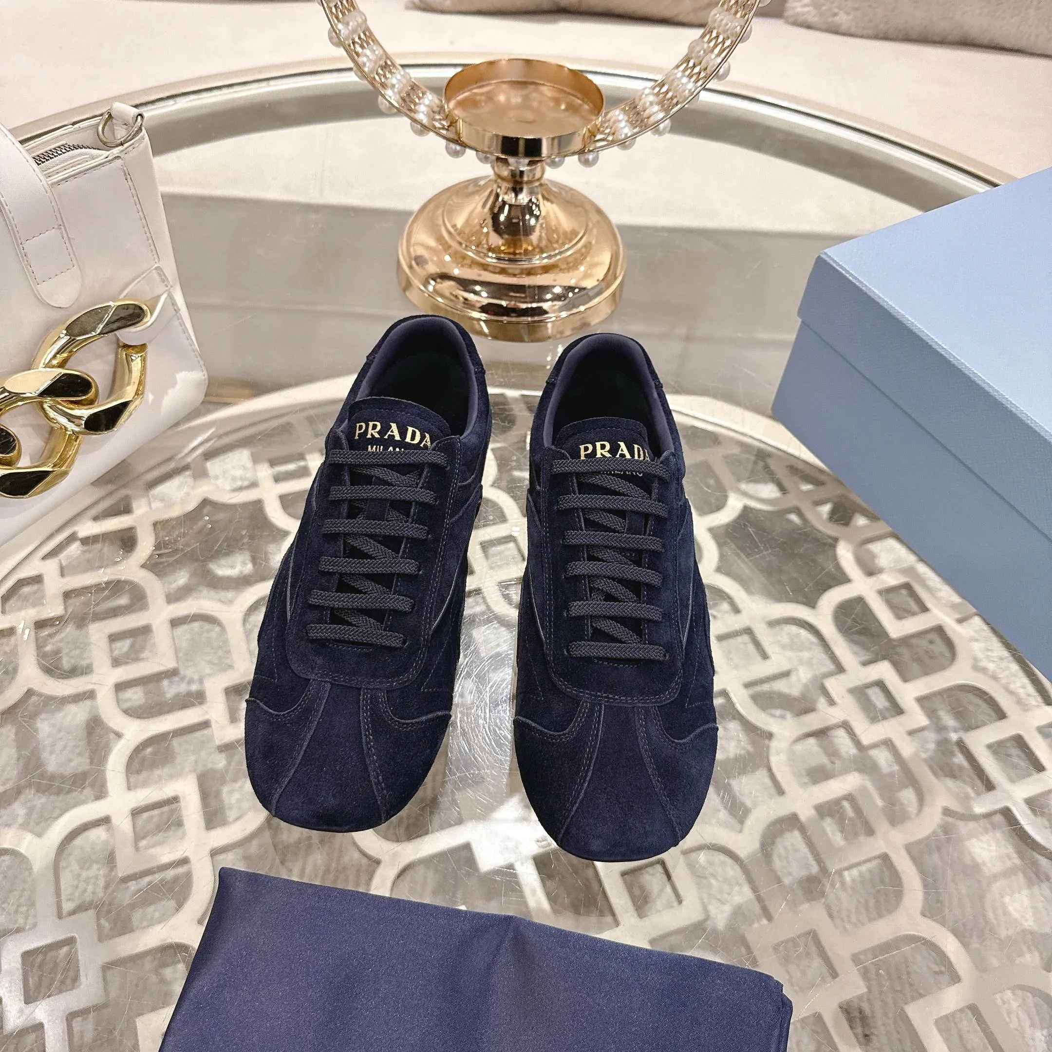 P600. PRADA for couples, casual shoes for couples, originally developed 1:1, made of high-mercerized cowhide, silk sheepskin lining, rubber outsole, comfortable and soft on the feet, size for women: 35 to 41. Male 38 to 45